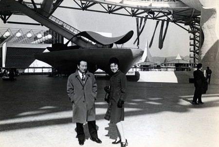 1970-69歳 万博会場 岡本敏子と