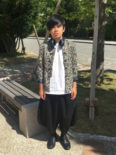 上着がチャイナ服です。